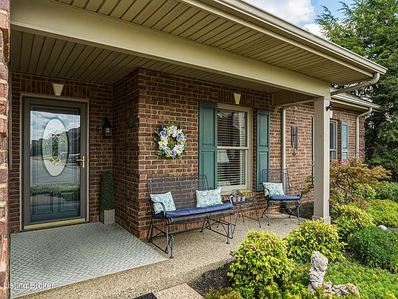 3rd image of 36 Trace Ln
