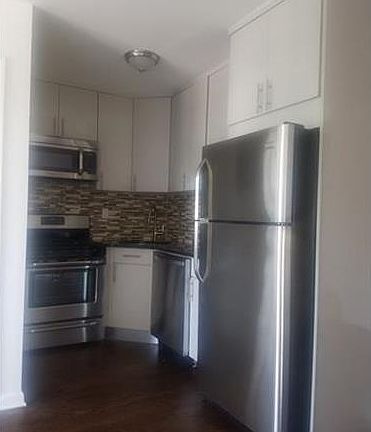5th image of 500 Riverdale Ave APT 7C