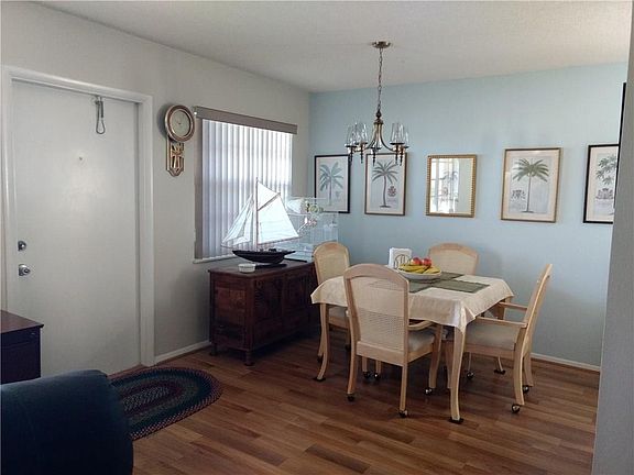 3rd image of 40 Vista Gardens Trl