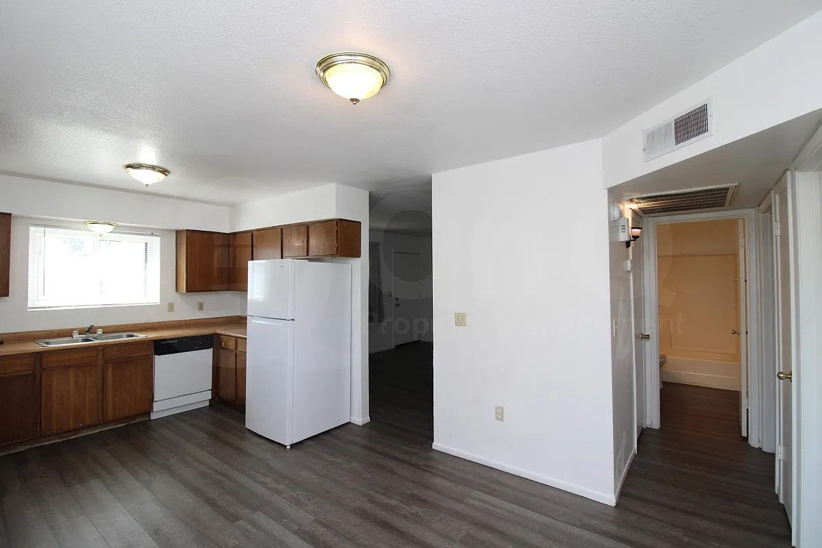 2 bed, 1.0 bath, 789 sqft, $995 — Photo 3