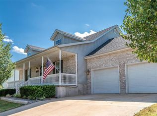 4 Abbey Ridge Dr, Washington, MO 63090