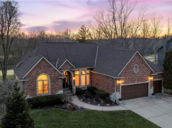 15268 Sherwood St, Leawood, KS 66224
