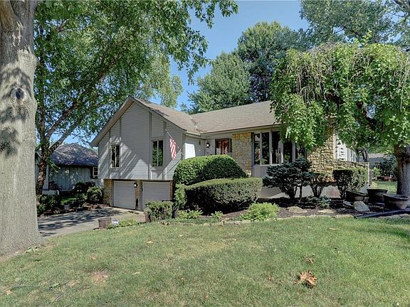 3rd image of 205 SE Mount Vernon Dr