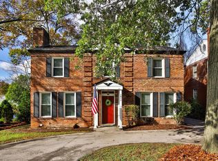 1011 S McKnight Rd, Saint Louis, MO 63117