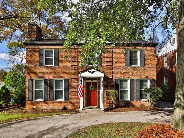 1011 S McKnight Rd, Saint Louis, MO 63117