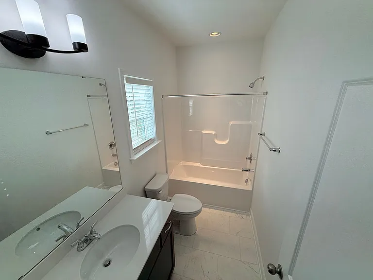 2567 Cornelius Pl NW — Photo 7