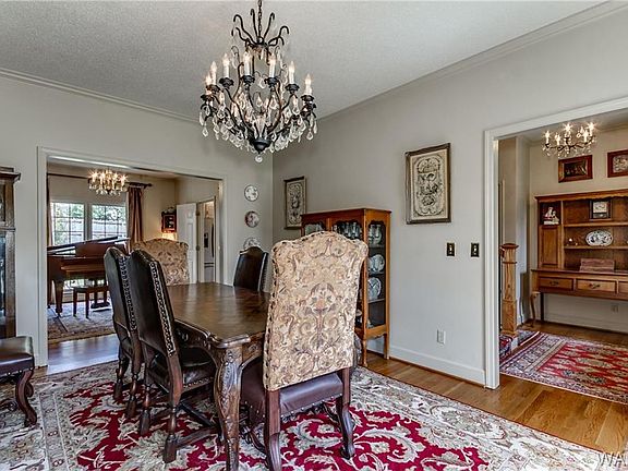 5th image of 620 Fair Oaks Ln