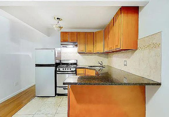 5th image of 548 W 114th St #1D