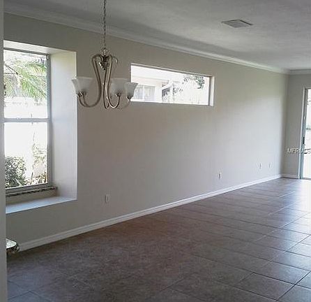 5th image of 1457 Riverdale Dr