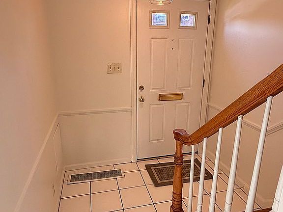 5th image of 176 Jamestown Dr #1