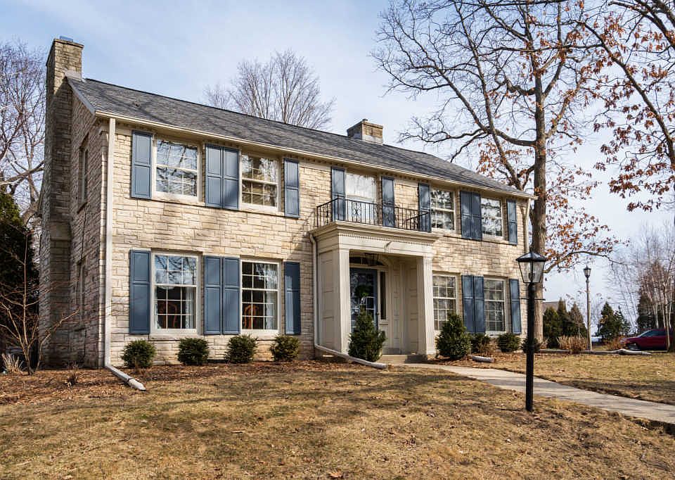 1st image of 900 E Circle Dr