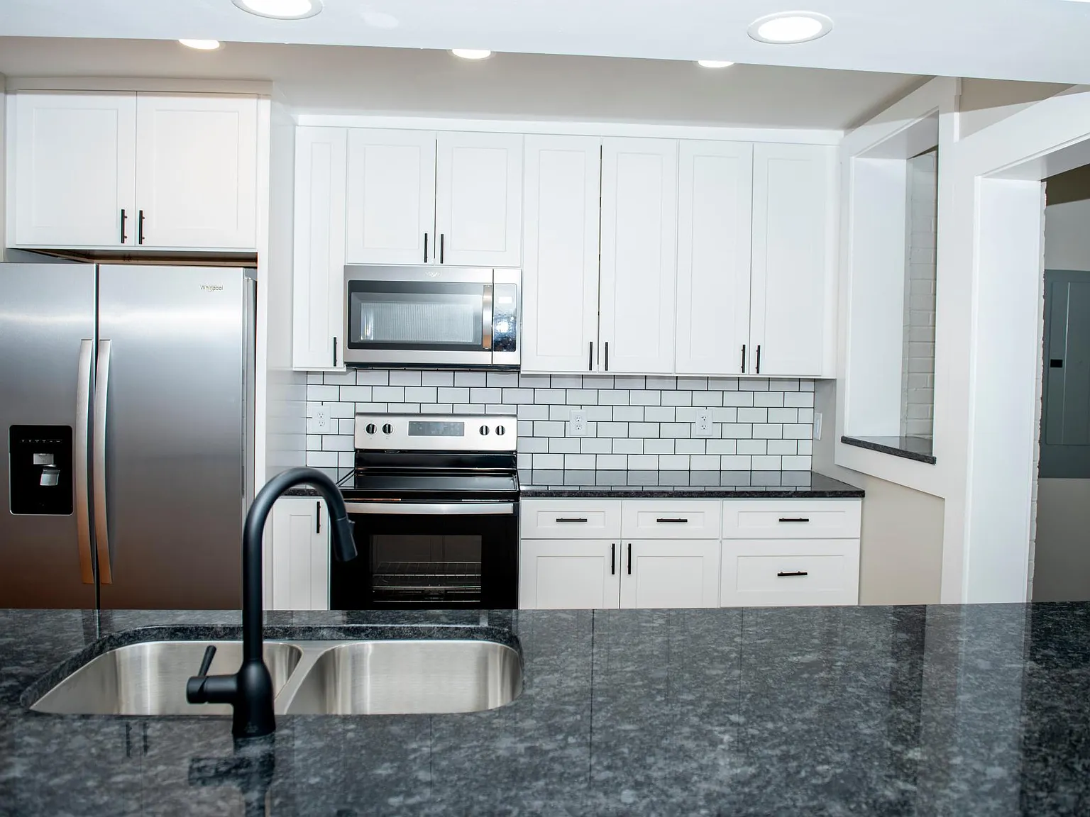 3 bed, 1300 sqft, $1,900 — Photo 2