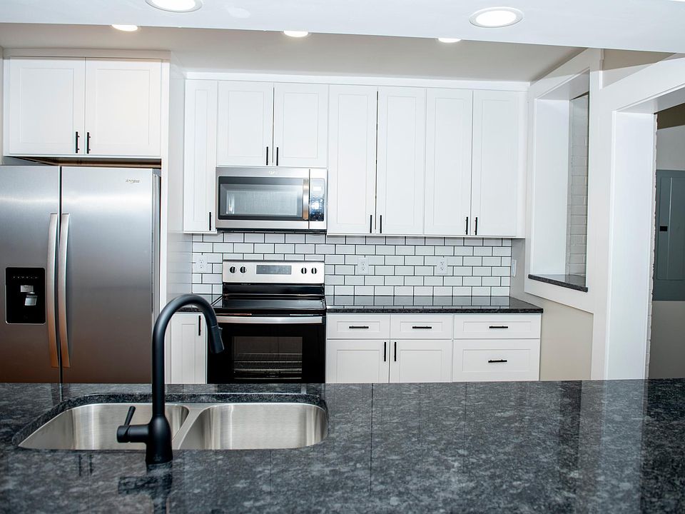 Kitchen - plenty of storage, including a pantry