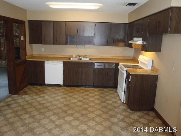 5th image of 493 Wales Ave