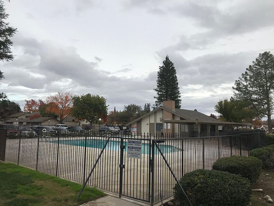 Pool and Clubhouse