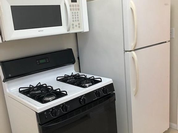 3rd image of 307 Avenue H APT B