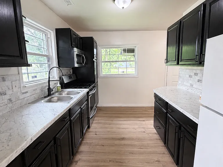 2962 N Colorado Ave — Photo 4