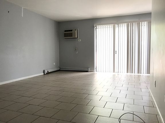 5th image of 111 Pickwick Dr APT F