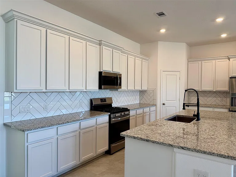 3715 Rock Ledge Dr — Photo 6