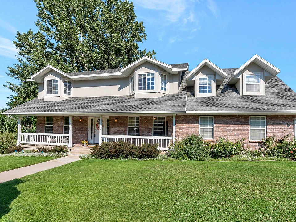 1st image of 1725 N Oakcrest Dr