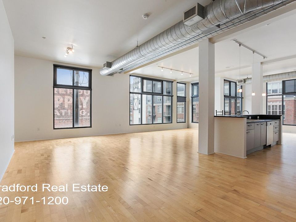 Large open floor plan with tons of natural light, floor ceiling windows, corner unit.
