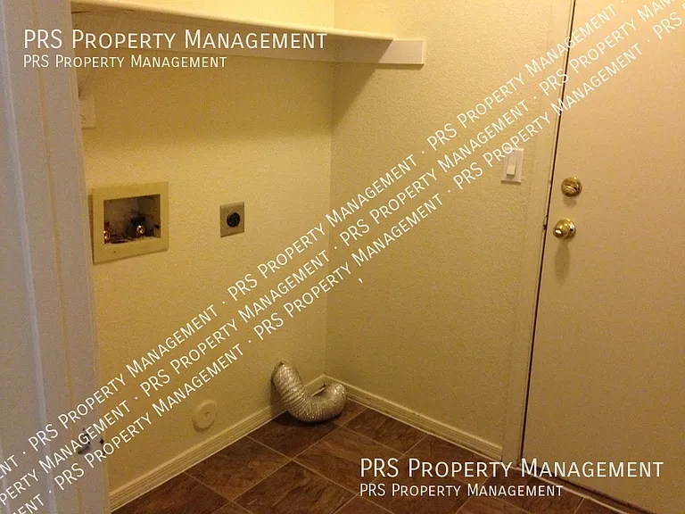 818 W Silver Creek Rd — Photo 37