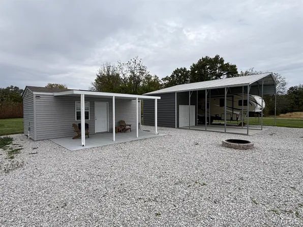 210 N 3rd St, Hunnewell, MO 63443