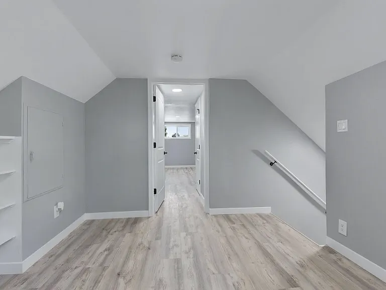 1031 Birch Ave — Photo 15