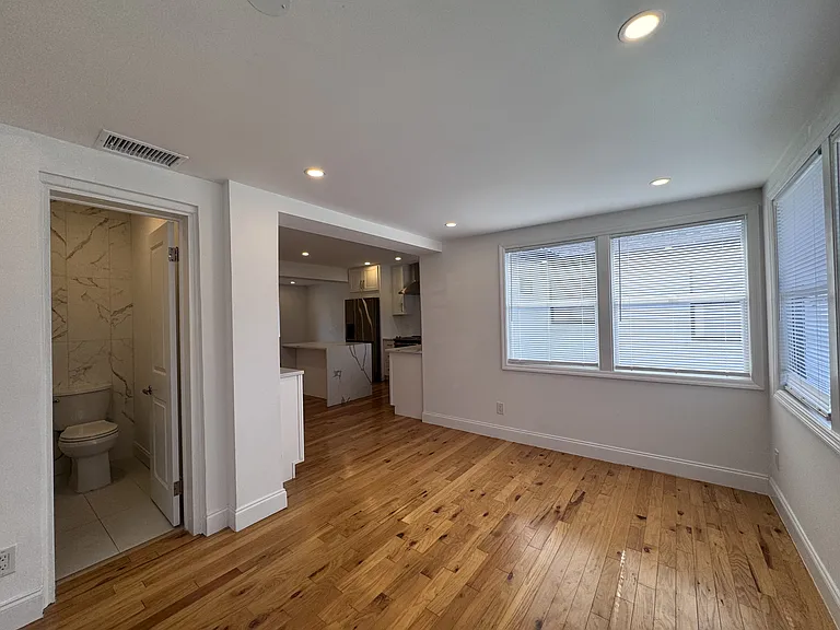 2302 Hyde Park St — Photo 8