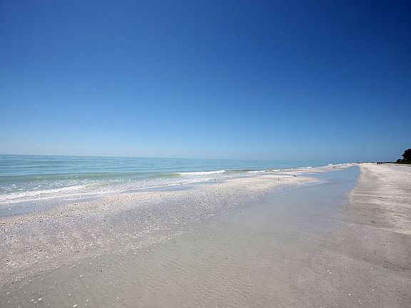 Uncrowded WGD Beach