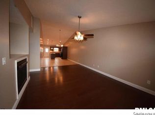 414 E Spruce St, Chatham, IL
