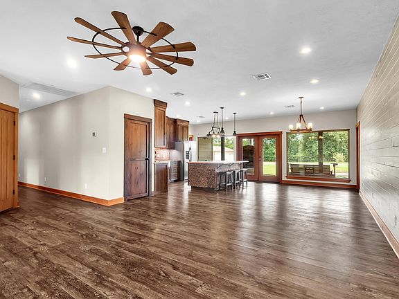 4th image of 3665 Cypress Lake Dr