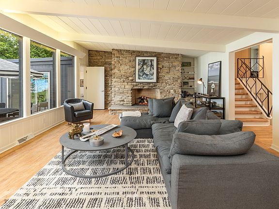 Bright & Sunny Living Room