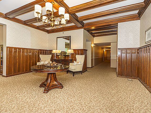 3rd image of 156 N Oak Park Ave APT 1A