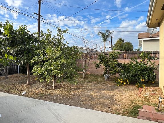 3rd image of 1317 Scott Ave