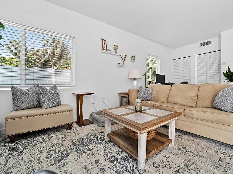 24 NW 13th Ave — Photo 8