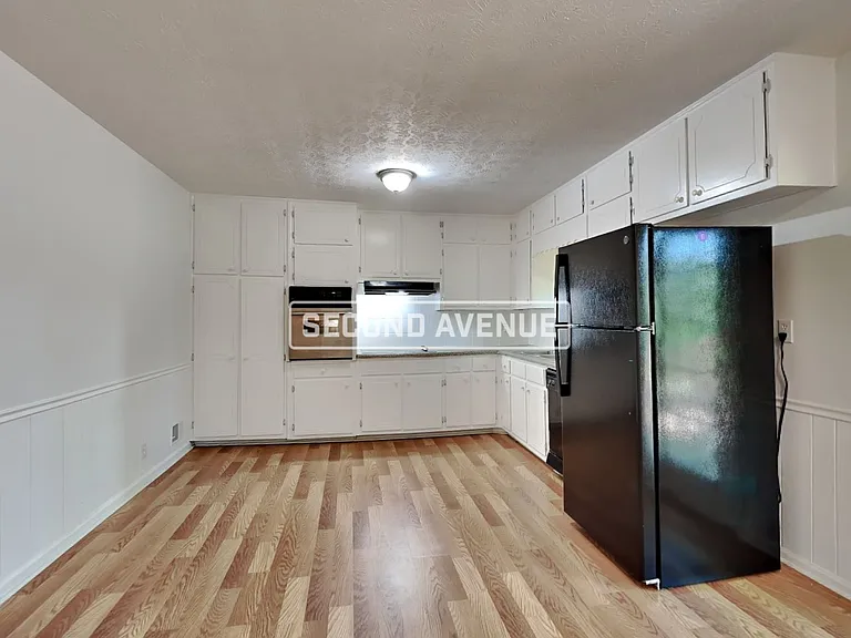 1406 High Meadow Dr — Photo 2