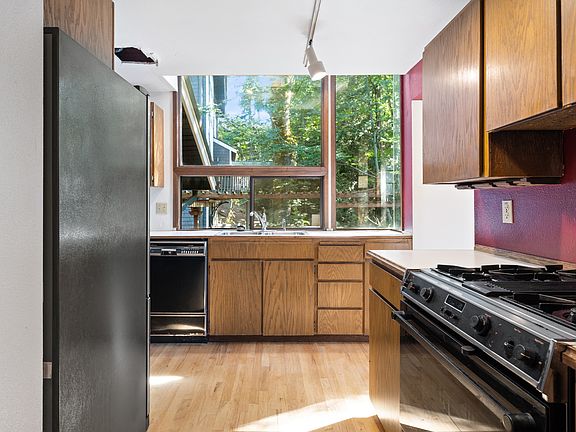 5th image of 31 Mount Pilchuck Ave NW