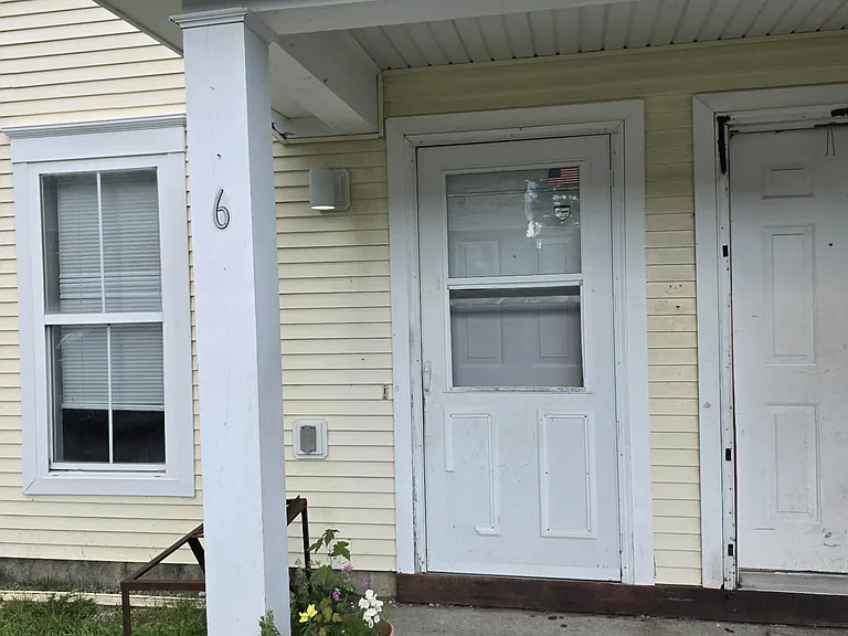 18 Main St #6 — Photo 19