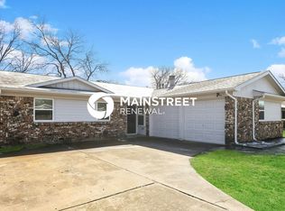 216 NE Craig St, Burleson, TX 76028
