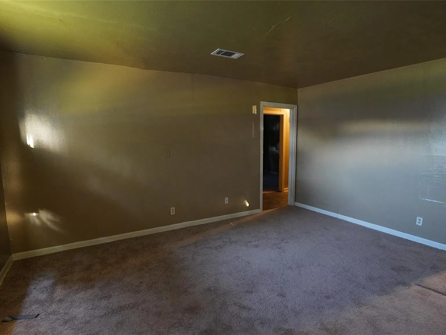 3 bed, 1.0 bath, 994 sqft, $1,399 — Photo 3