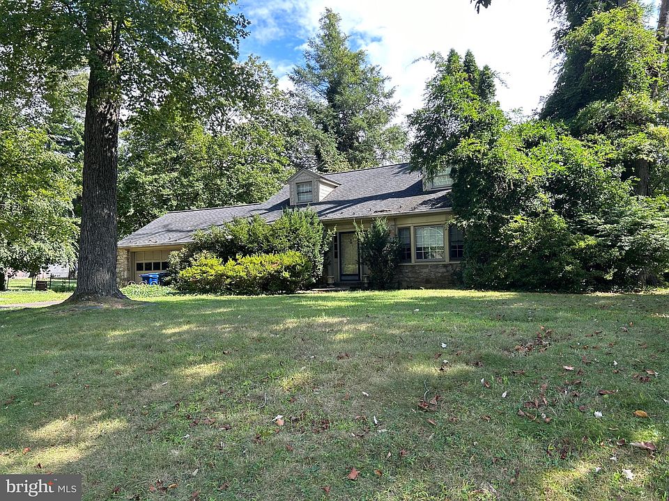 2nd image of 837 Crosswicks Rd