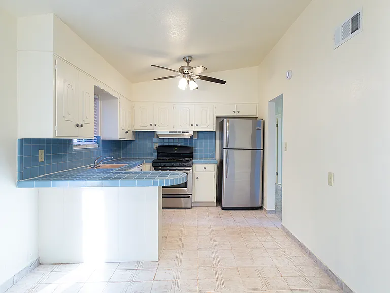535 N Cimarron St — Photo 8
