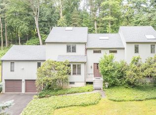 15 Weatherbell Dr, Norwalk, CT 06851