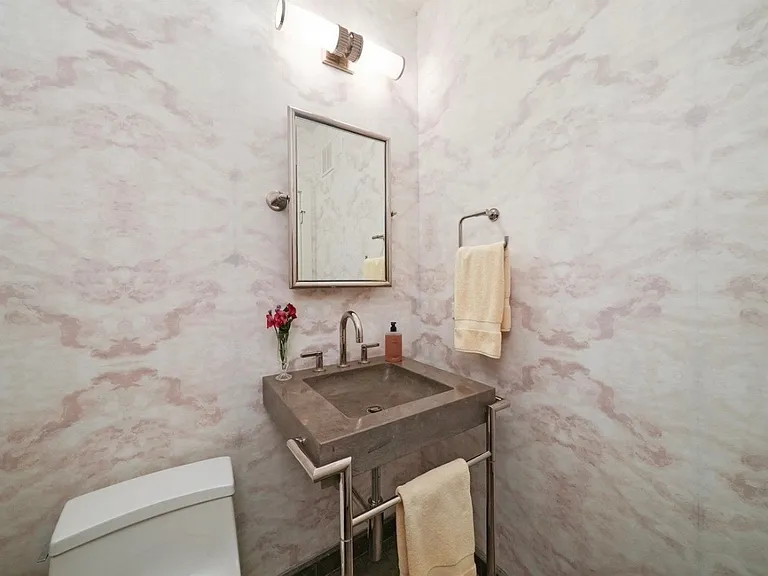 55 W Delaware Pl #217 — Photo 9