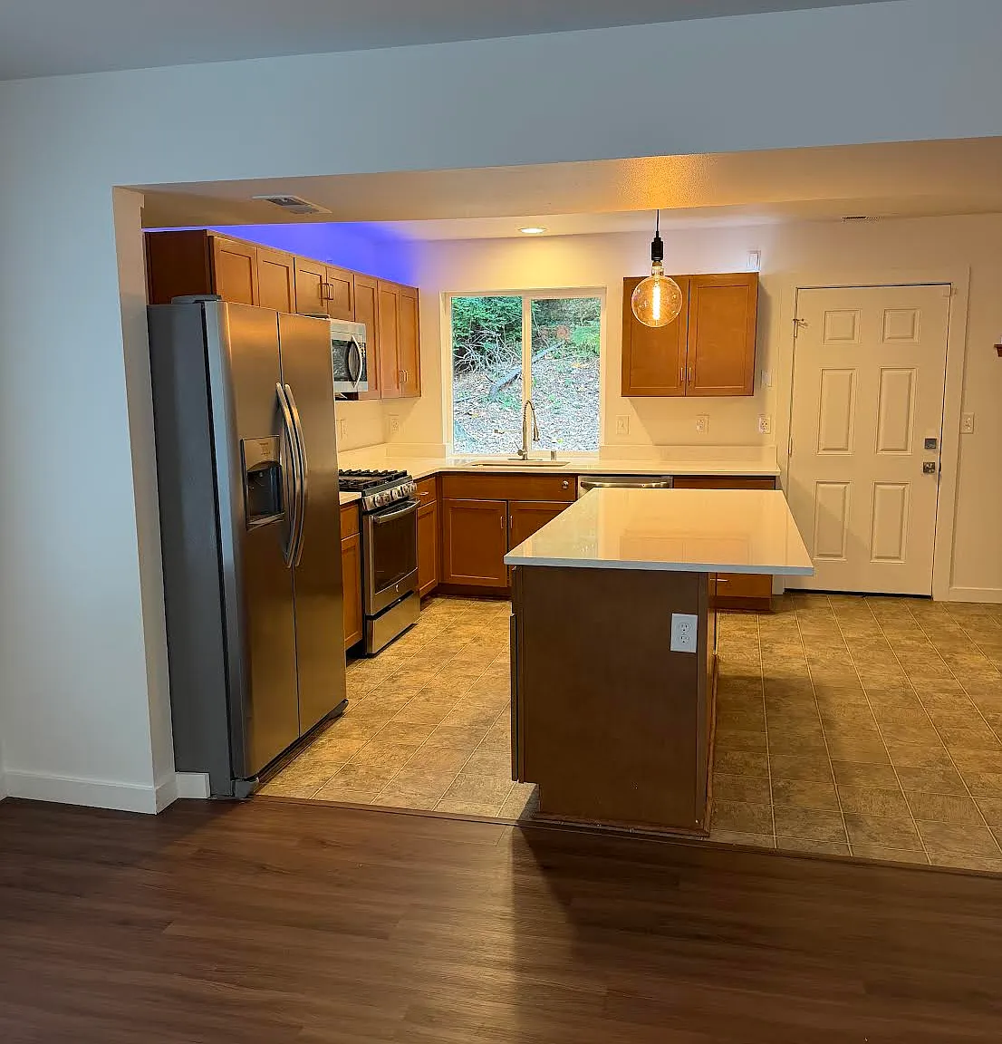 3 bed, 2.5 bath, 1366 sqft, $2,450 — Photo 3