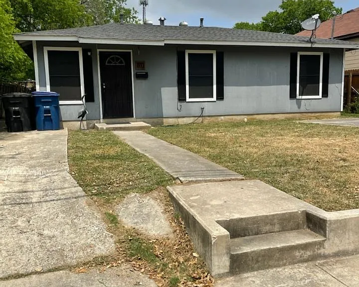 135 Dean St — Photo 1