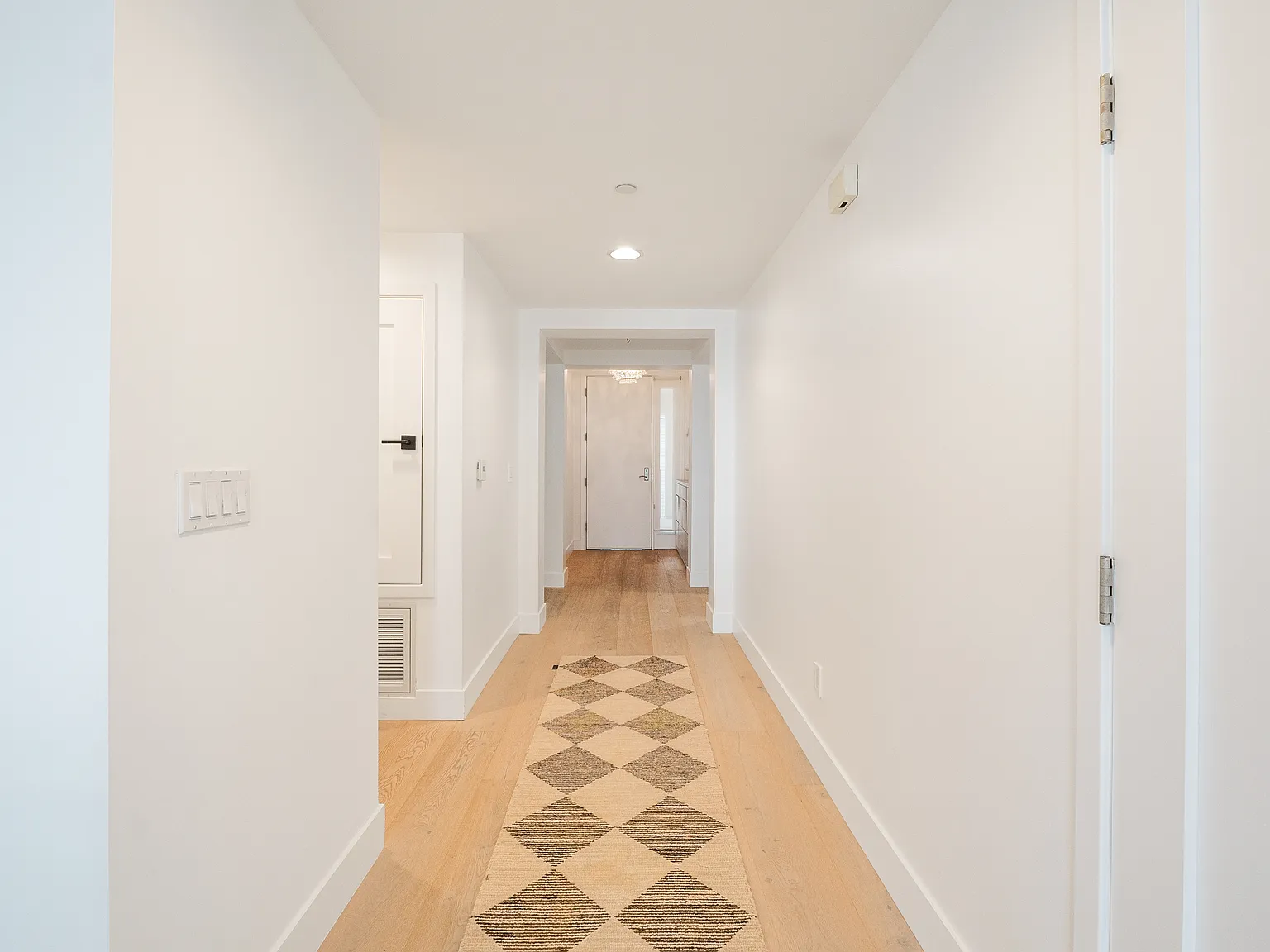 2 bed, 1832 sqft, $12,000 — Photo 2