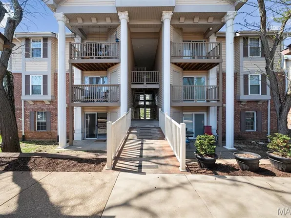 708 Ridgeside Dr APT C, Ballwin, MO 63021