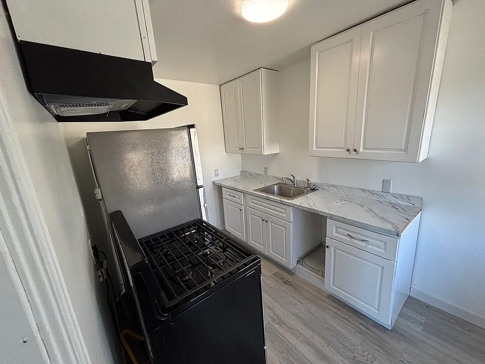 5402-08 Churchward St #5402